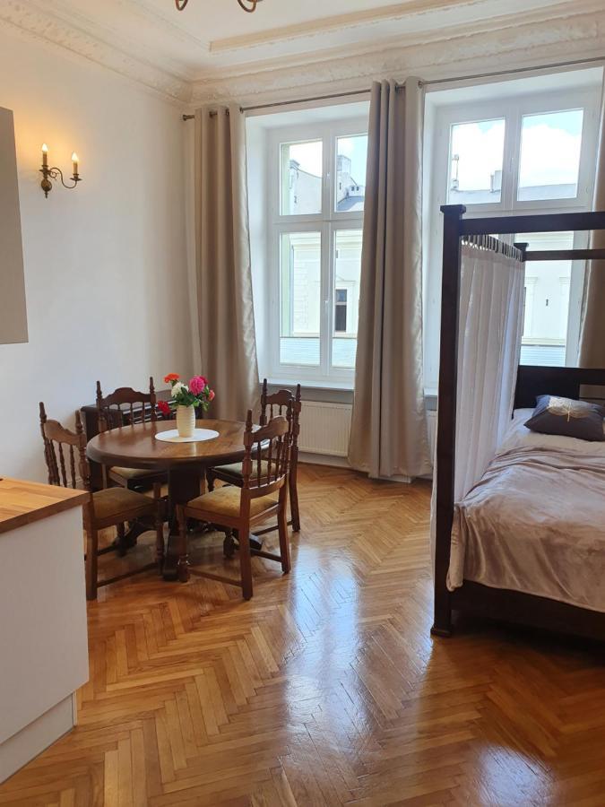 לודז' Prestige Aparthotel Piotrkowska 82 - Wyjatkowy Widok Na Deptak מראה חיצוני תמונה